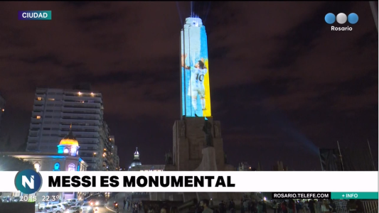 El Monumento se vistió de celeste y blanco para bancar a la selección