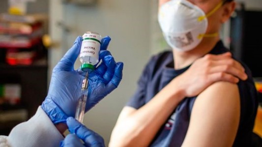 Vacunan a menores de 30 al superar las dos millones de dosis aplicadas