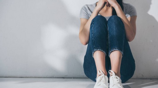 "No fue impulsivo": conmoción en España por una joven que se quitó la vida y dejó tuits programados para denunciar "negligencias médicas"