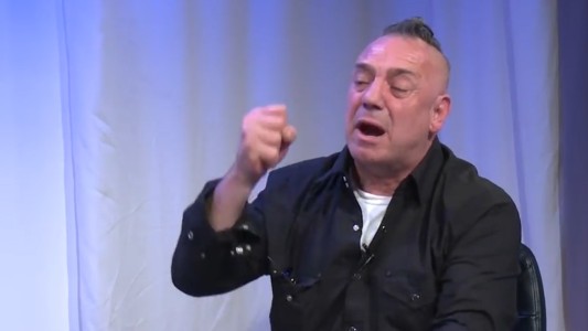 Así quedó la camioneta de Iorio tras volcar cerca de Sierra de la Ventana