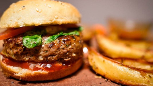 Lanzaron al mercado hamburguesas de chivo