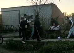 Video: Vecinos desnudaron a un ladrón y golpearon a otro