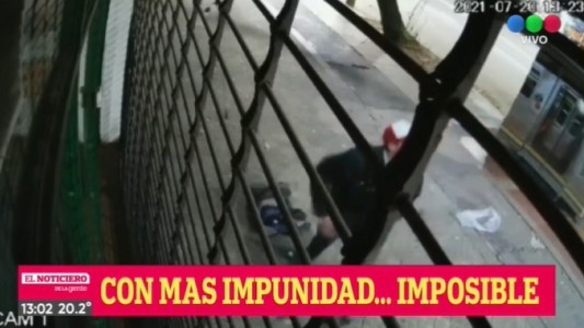 Roban luminarias de una pizzería