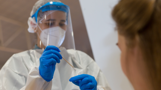 Confirmaron tres casos de la variante Delta de coronavirus en Rosario