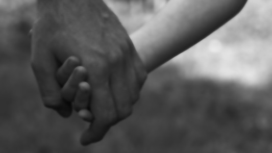 Ordenan que sea restituida a su mamá la niña que había sido llevada a Bolivia por su padre