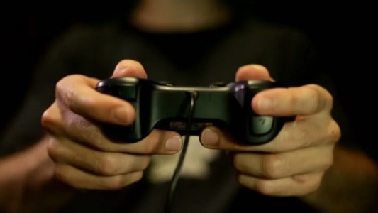 Recibió una descarga eléctrica a través de la Playstation al caer un rayo en su casa