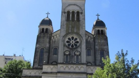 Entran a robar a una iglesia de Caballito, amenazan a los presentes y son detenidos