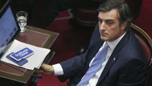 Esteban Bullrich presentó un proyecto de ley para acceder a medicamentos experimentales