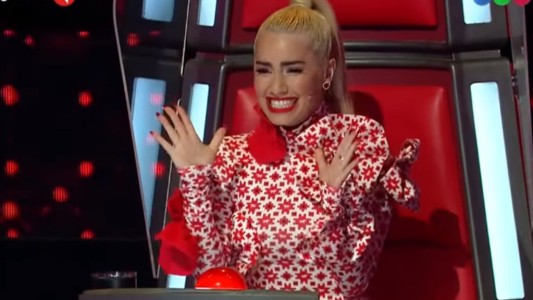 Lali Espósito les tiró un zapato a dos participantes de La Voz Argentina