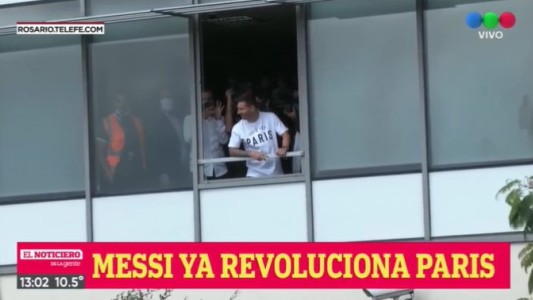 Messi llegó a Paris y saludó a los hinchas del PSG