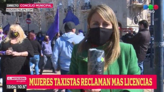 Frente al Concejo Municipal, mujeres taxistas reclamaron por más licencias