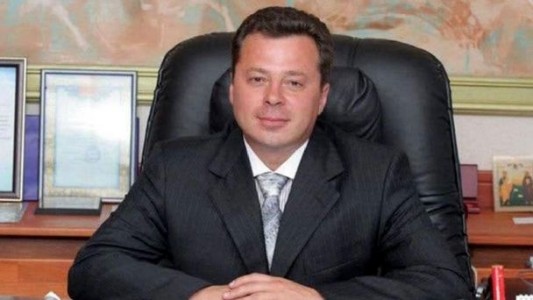 Político multimillonario mató a un hombre al confundirlo con un oso