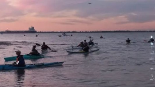 Llegó a Buenos Aires la caravana de kayaks que reclama se trate la Ley de Humedales en el Congreso