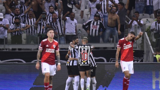 Atlético Mineiro goleó a River en Brasil y lo eliminó de la Copa Libertadores
