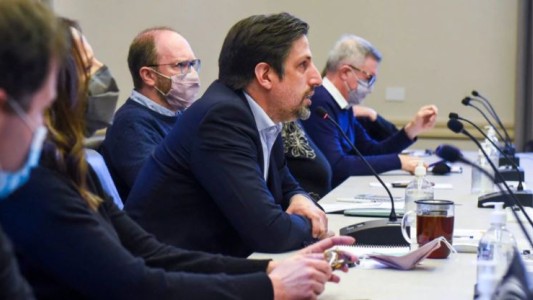 El Gobierno analiza reducir el distanciamiento para que haya más presencialidad en las escuelas