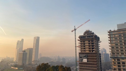 Advierten altos niveles de contaminación del aire por el fuego en las islas