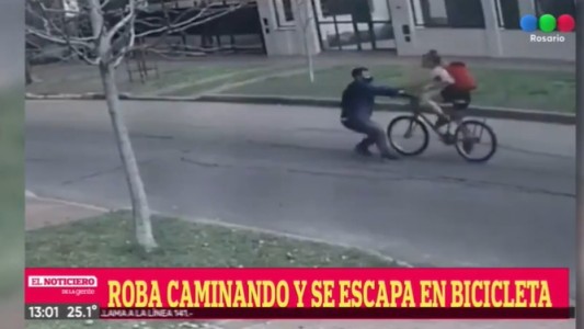 Video: Así le robaron la bicleta a una joven en barrio Alberdi