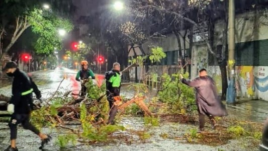 La lluvia no da tregua en la ciudad y sigue vigente el alerta meteorológico