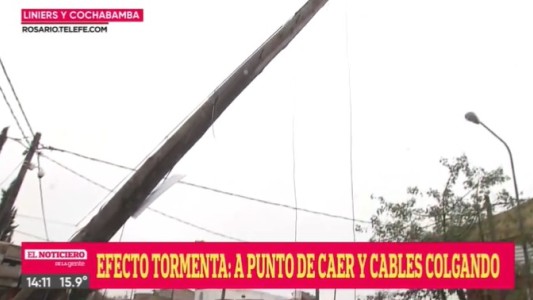Una columna al borde de caer en una escuela por la tormenta