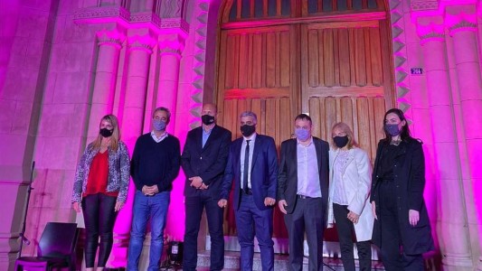 La UNR inauguró la restauración de la fachada de Facultad de Humanidades