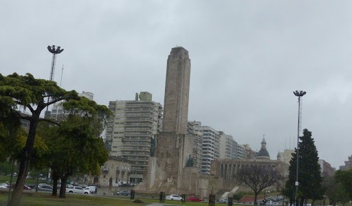 Lunes con nubosidad, húmedo y desmejorando hacia la noche en la ciudad