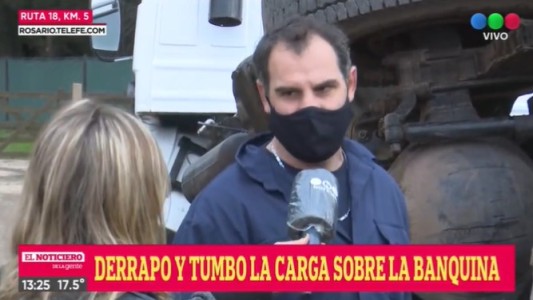 Un camión derrapó y tumbó la carga sobre la banquina