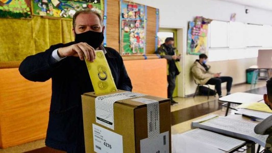 Charly Cardozo se quejó por las demoras de autoridades de mesa y por el Correo: "Hay gente que vino a votar y se fue enojada"