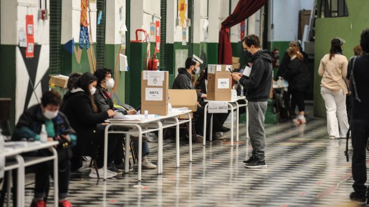 Flexibilizan los protocolos sanitarios por las demoras para votar en Santa Fe