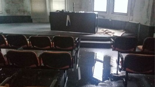 La UNR intimó a la empresa que debe terminar la reparación de los techos de Ciencias Médicas