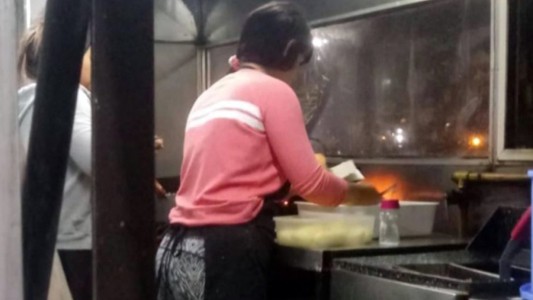 Denunciaron a la titular de un carrito de comidas por trabajo infantil