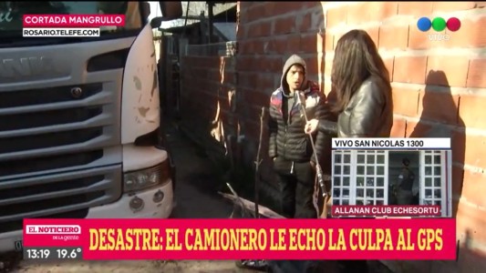 Un camión quedó atascado en una calle angosta del Mangrullo