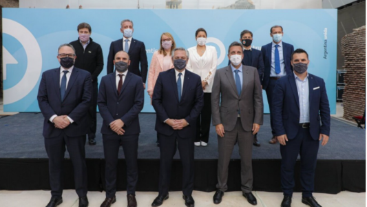 El Presidente se reúne con los ministros que no presentaron su renuncia