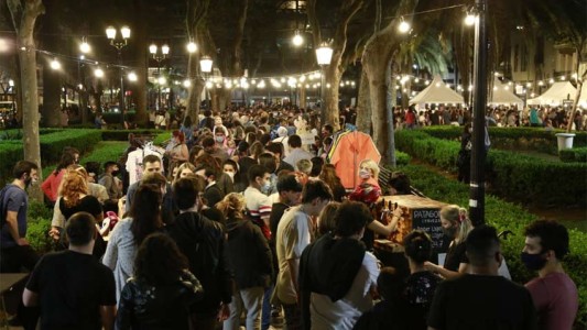 La Noche de las Peatonales se vivió a pleno en el centro rosarino