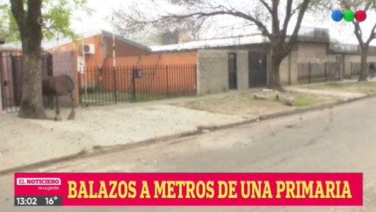 Balearon una propiedad a metros de una escuela primaria