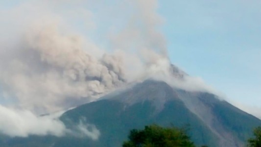 El volcán de Fuego inició una fuerte fase eruptiva en Guatemala
