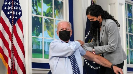 Joe Biden recibió su tercera dosis de la vacuna contra el coronavirus