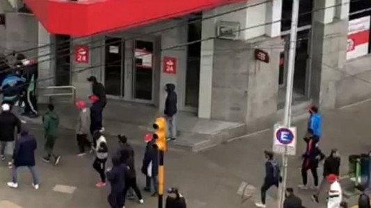 ¡De terror! Barras de Independiente, a los tiros en plena Avellaneda