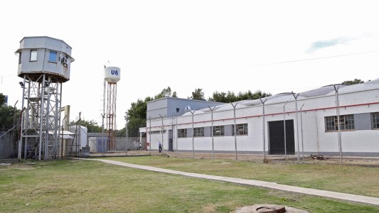 Se fugaron dos presos de la Unidad 6 de Rosario tras saltar un tapial