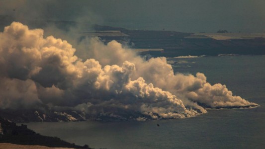 Expertos afirman que la lava volcánica afectará la biodiversidad marina en Canarias