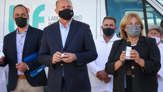 Perotti presentó el primer lote de aceite de cannabis elaborado por el LIF