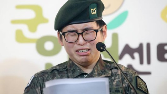 Se suicidó una soldado surcoreana tras ser licenciada por su cambio de sexo