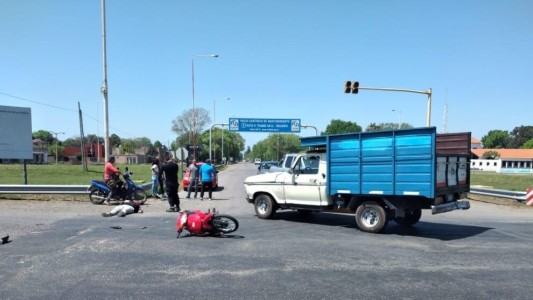 Una moto y una chata chocaron en el cruce de la Ruta 9 y la A012