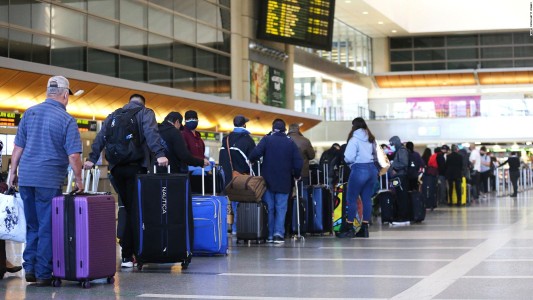 Los menores de 18 años no necesitarán estar vacunados contra el coronavirus para entrar a Estados Unidos (1)