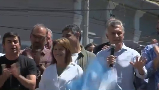 Macri habló frente a militantes antes de declarar: "Están acá porque vienen a defender su futuro"