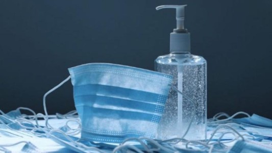 Notoria caída de ventas de barbijos y alcohol en gel