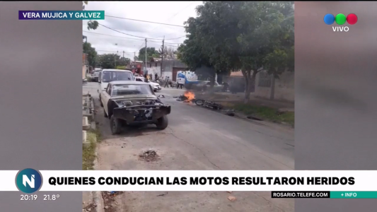 Impresionante choque en Vera Mujica y Gálvez: una moto terminó prendida fuego