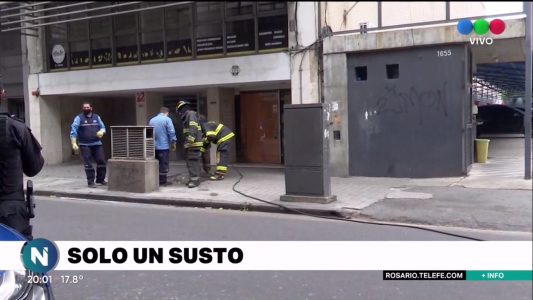 La salida de humo de una alcantarilla alertó a vecinos del centro