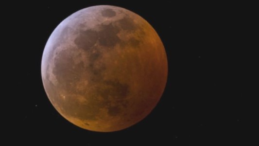 ¿Cómo y dónde ver el eclipse parcial lunar más largo del siglo?