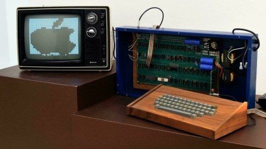 Subastan la computadora Apple original construida por Jobs y Wozniak