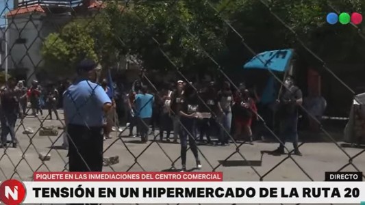Córdoba: bloqueo piquetero, pedido de bolsones y temor a saqueos de comerciantes de Ruta 20